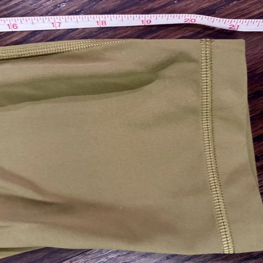 NWOT Lululemon Olive Green Leggings sz 8 (new without tags) - Picture 3 of 4